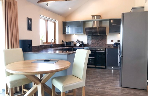 Marhamchurch Apartment | Wake Up To Outstanding Rolling Countryside Views, Underfloor Heating, Spa Bath