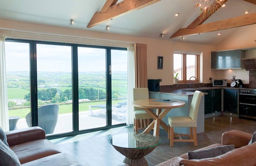 Marhamchurch Apartment | Wake Up To Outstanding Rolling Countryside Views, Underfloor Heating, Spa Bath
