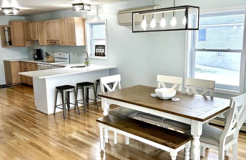Houghton Lake House | Wake up to Sunrises - Your Lakehouse Getaway!