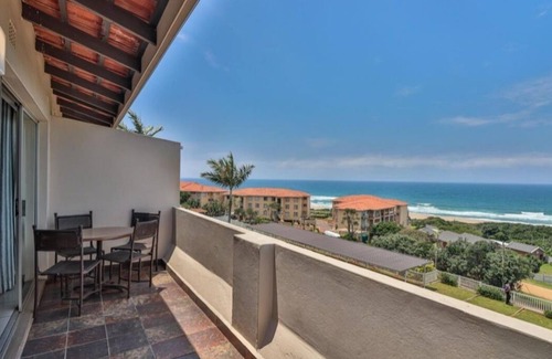 Illovo Beach Apartment | Wake up to the tranquil sight and sound of waves crashing against the shore.