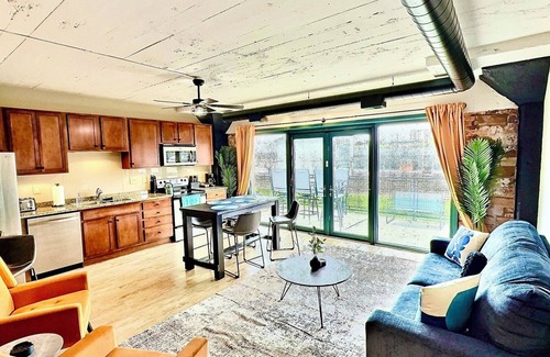 Sandusky Condo | Wake Up To Water Views In This Lakefront Gem By Cedar Point Kalahari Sports Force