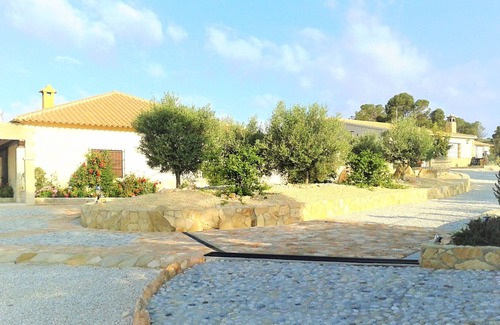 Mula Cottage | Wake up your senses, breathe. Fully fenced, accessible, pool and wifi.
