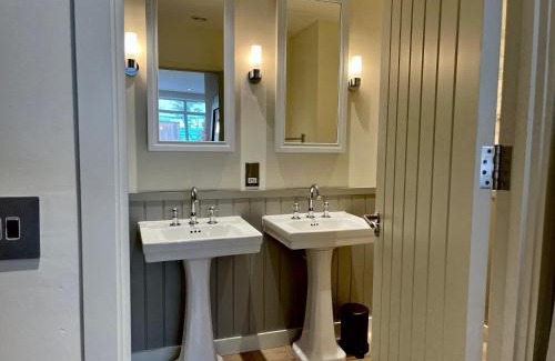 Bath Apartment | Walcot Yard with parking, Bath Keys