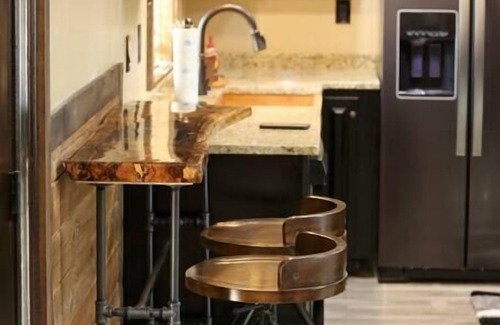 Slade Cabin | Waldens Wonder | artist dream | hot tub
