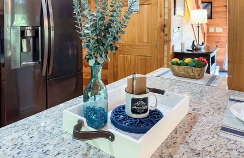 Aska Cabin | Waldhaus - View, pet friendly, hot tub, fire pit