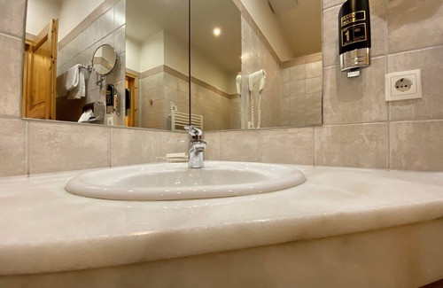 Damme Hotel | Waldhotel zum Bergsee Damme