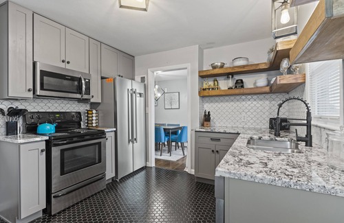South Kansas City House | Waldo Ranch With Garage & Fenced in Yard!