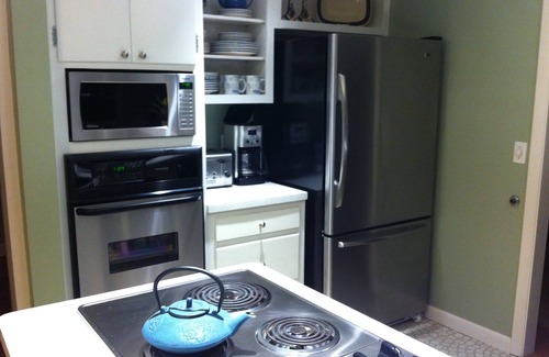 Hyannis House | Walk 10 min to beach & to Main St. Hyannis