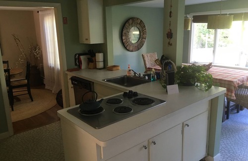 Hyannis House | Walk 10 min to beach & to Main St. Hyannis
