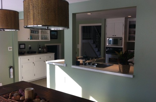 Hyannis House | Walk 10 min to beach & to Main St. Hyannis