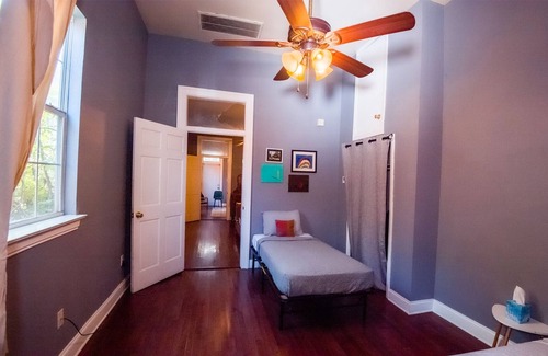 Mid-City House | ✨🔥WALK 2 SREETCAR!❤️| ON SITE POOL + W+D