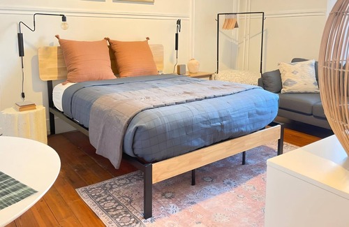 East Bayside Apartment | Walk-able Portland Studio