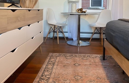 East Bayside Apartment | Walk-able Portland Studio