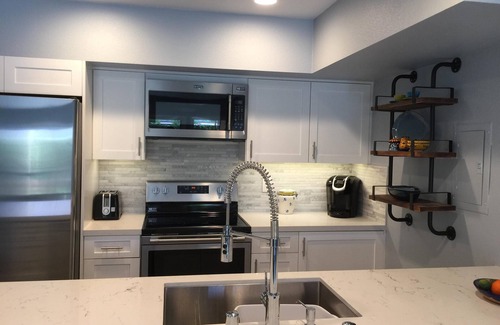 Twin Palms Condo | Walk-able Restaurants & Shopping, Pool, Parking, View, Spa, Tennis, pickleball