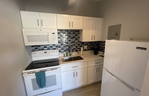 Singer Island Condo | Walk-Beach, Dining, Surfing, Fishing, Snorkel