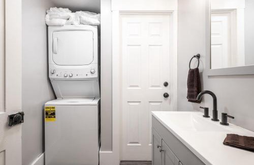 Columbus House | Walk/Bike everywhere from this Historic Chic Studio