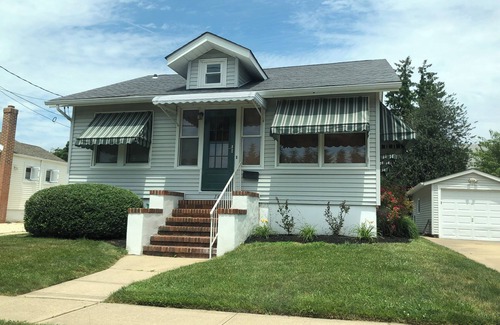 Avon by the Sea House | Walk, bike or drive to the beach in 3 minutes. Charming house in Neptune City
