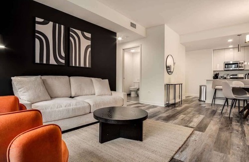 Killgubbin Apartment | Walk Everywhere! 5 mins to Magnificent Mile, River