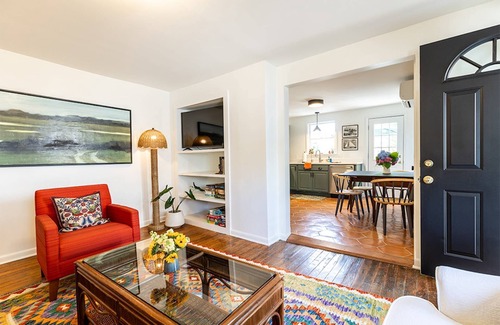 Eastport Apartment | Walk everywhere in Annapolis from 1st floor dog-friendly apartment with parking and backyard