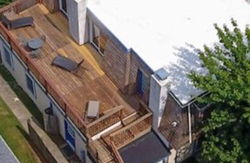 Country Club Estates House | WALK EVERYWHERE! SPACIOUS 4BR HOUSE, IN-TOWN REHOBOTH BEACH! PET-FREE.