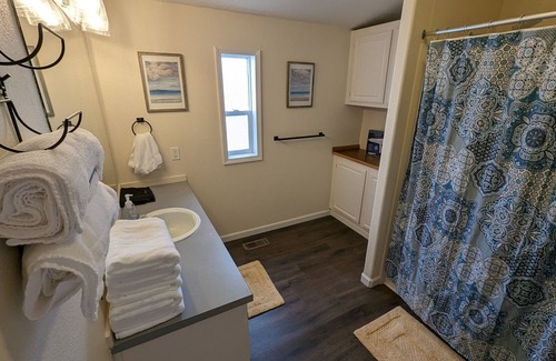Vernonia House | Walk EVERYWHERE: the river, park, restaurants, trail! Lots of Space!