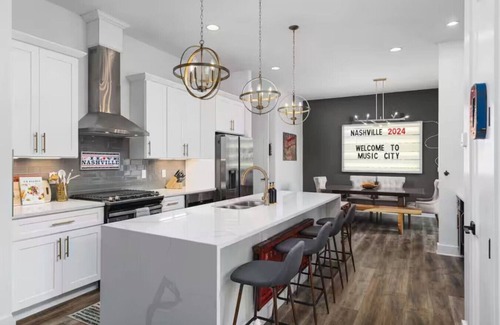 Hurwood Heights House | Walk Geodis Stadium & Restaurants - Rooftop, EV Garage