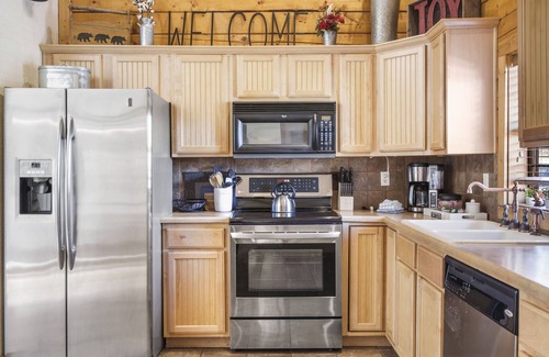 Branson Theater District Cabin | Walk-In 2 BR Cabin with Loft in Wooded Area, Minutes from Shows & Attractions!
