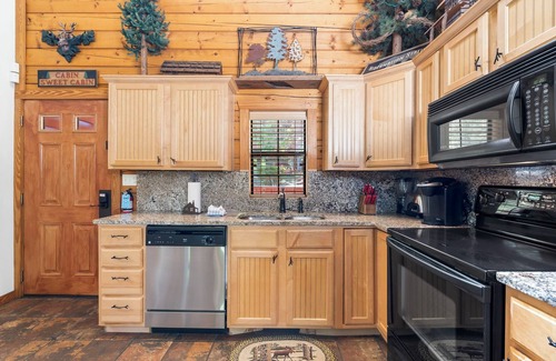 Branson Theater District Cabin | Walk-in Cedar Log Cabin with Gas Fireplace & Whirlpool Tub Show Ticket and Golf Discounts!