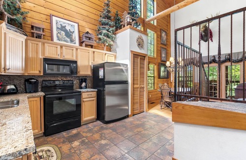 Branson Theater District Cabin | Walk-in Cedar Log Cabin with Gas Fireplace & Whirlpool Tub Show Ticket and Golf Discounts!
