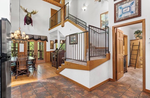 Branson Theater District Cabin | Walk-in Cedar Log Cabin with Gas Fireplace & Whirlpool Tub Show Ticket and Golf Discounts!