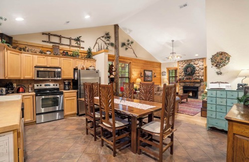 Branson Theater District Cabin | Walk-in Country Cabin in the Heart of Branson - Minutes from Attractions!