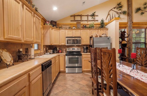 Branson Theater District Cabin | Walk-in Country Cabin in the Heart of Branson - Minutes from Attractions!