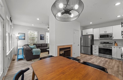 Bermuda Bay Condo | Walk on Water: Soundside, Community Pool and Clubhouse Access