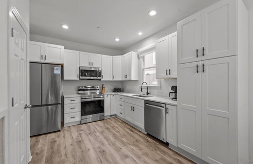 Bermuda Bay Condo | Walk on Water: Soundside, Community Pool and Clubhouse Access