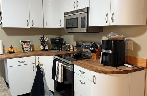 Peoria House | Walk or Shuttle to OSF