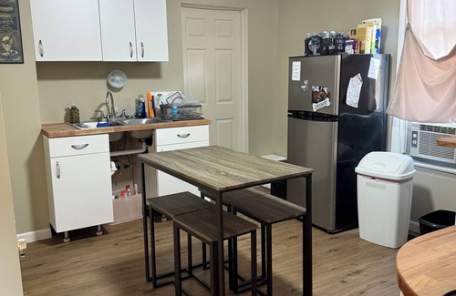Peoria House | Walk or Shuttle to OSF