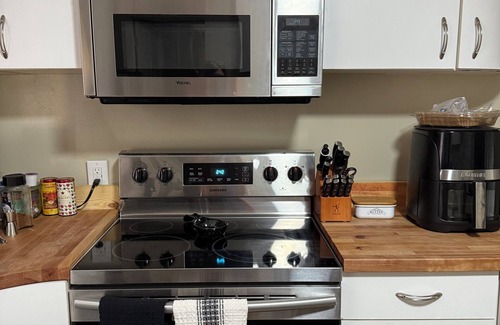 Peoria House | Walk or Shuttle to OSF