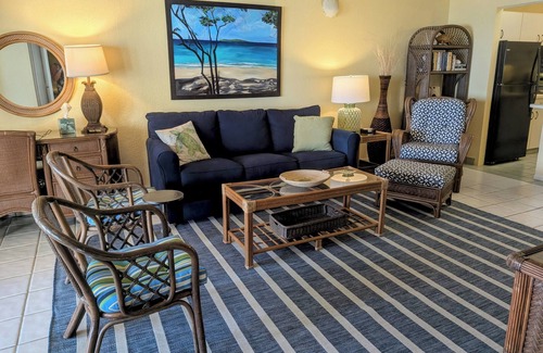 Estate Golden Rock Condo | Walk out to the beach