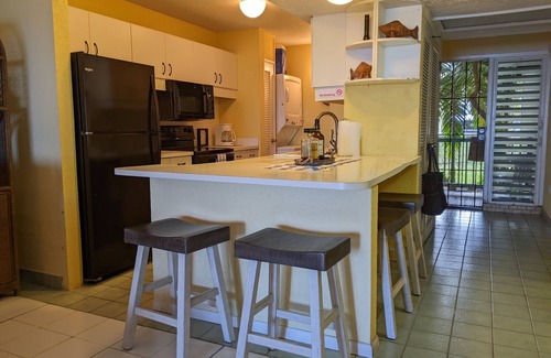 Estate Golden Rock Condo | Walk out to the beach