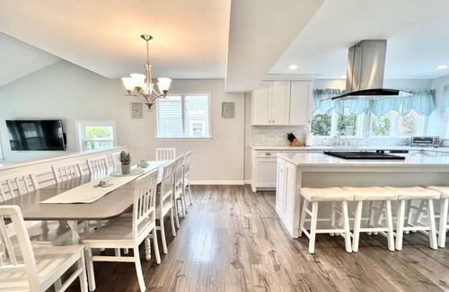 Popponesset House | Walk: Private Ocean Beach, Shops, Dining, Mini-Golf! Modern Home, 5-Star Reviews