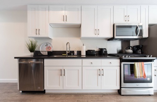 Pasadena Apartment | Walk - Relax - Cook - Work - Enjoy!