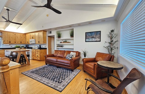 Prescott House | Walk/ride your bike to thumb butte trails! 2 bedrooms. Kayaks.Fishing poles, etc