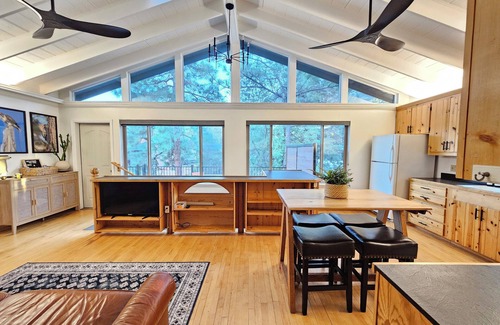 Prescott House | Walk/ride your bike to thumb butte trails! 2 bedrooms. Kayaks.Fishing poles, etc