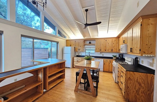 Prescott House | Walk/ride your bike to thumb butte trails! 2 bedrooms. Kayaks.Fishing poles, etc