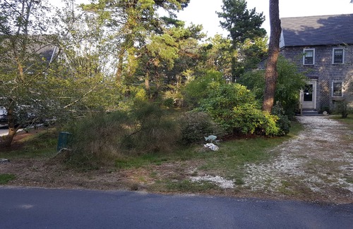 Eel Point House | WALK THROUGH THE MOORS BY LONG POND TO DIONIS BEACH | bikes & beach gear incl!