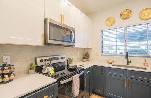 North Scottsdale Condo | Walk to 2 Pools, BB Courts, Shopping & Parking