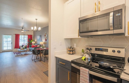 North Scottsdale Condo | Walk to 2 Pools, BB Courts, Shopping & Parking
