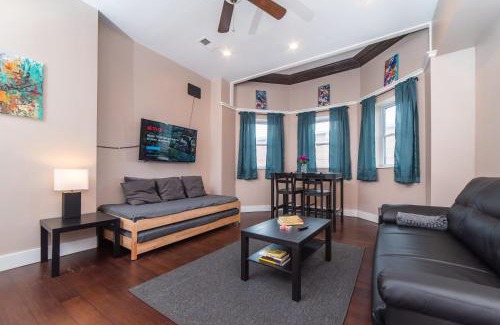 Manchester Apartment | Walk to Acrisure - Parking - Location - GroupStay