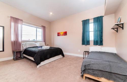 Manchester Apartment | Walk to Acrisure - Parking - Location - GroupStay
