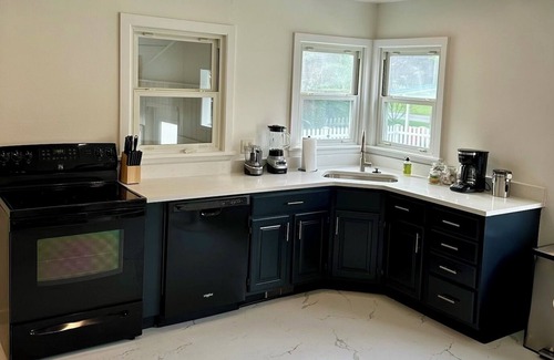 West End House | Walk to Allstar Village! Fully Renovated Gem 2 BR/2 BTH w/AC Slp 6